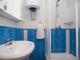 Apartments Vidak - One Bedroom Apartment With Terrace and Pool View -