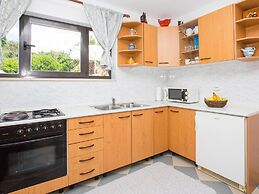 Apartments Vidak - One Bedroom Apartment With Terrace and Pool View -