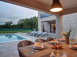 Modern Villa With Swimming Pool