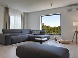 Modern Villa With Swimming Pool