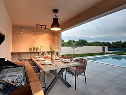 Modern Villa With Swimming Pool