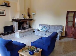 Belvilla by OYO Appartamento Casale dei Girasoli