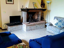 Belvilla by OYO Appartamento Casale dei Girasoli