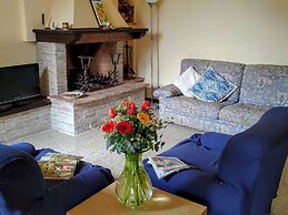 Belvilla by OYO Appartamento Casale dei Girasoli