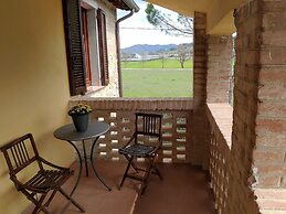 Belvilla by OYO Appartamento Casale dei Girasoli