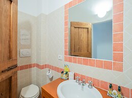 Belvilla by OYO i Tini