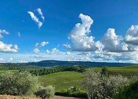 Tranquil Tuscan Stay With Pool