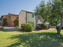 Apartment in Chianti With Swimming Pool