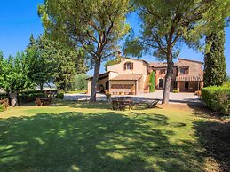 Apartment in Chianti With Swimming Pool