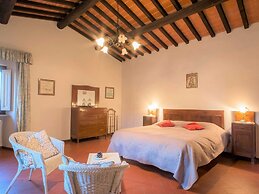 Apartment in Chianti With Swimming Pool