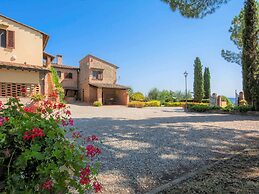 Apartment in Chianti With Swimming Pool