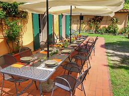 Villa With Swimming Pool in Marciano