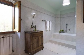 Belvilla by OYO Tasteful Villa With Bubble Bath