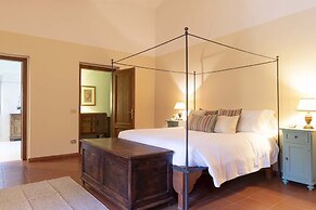 Belvilla by OYO Tasteful Villa With Bubble Bath