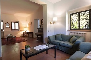Belvilla by OYO Tasteful Villa With Bubble Bath