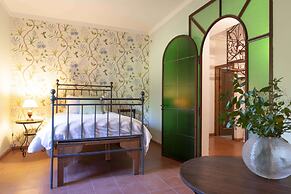 Belvilla by OYO Tasteful Villa With Bubble Bath