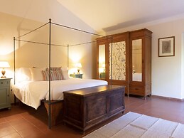 Belvilla by OYO Tasteful Villa With Bubble Bath