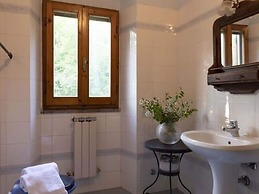 Belvilla by OYO Tasteful Villa With Bubble Bath