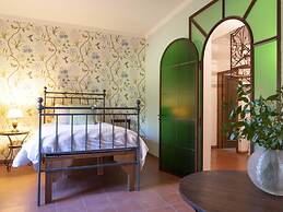 Belvilla by OYO Tasteful Villa With Bubble Bath