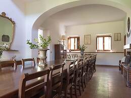 Belvilla by OYO Tasteful Villa With Bubble Bath