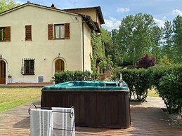 Belvilla by OYO Tasteful Villa With Bubble Bath