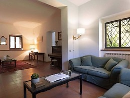 Belvilla by OYO Tasteful Villa With Bubble Bath