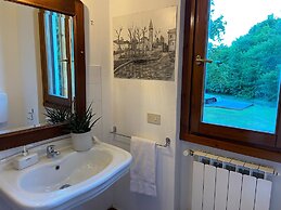 Belvilla by OYO Tasteful Villa With Bubble Bath