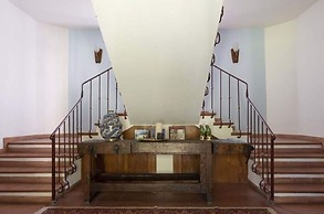 Belvilla by OYO Tasteful Villa With Bubble Bath