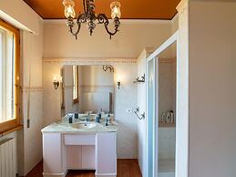 Spacious and Bright House With Private Pool