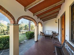 Spacious and Bright House With Private Pool