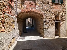 Spacious and Bright House With Private Pool