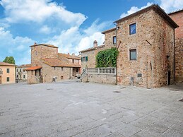 Spacious and Bright House With Private Pool