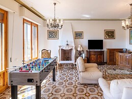 Spacious and Bright House With Private Pool