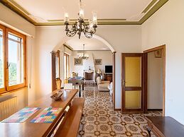 Spacious and Bright House With Private Pool