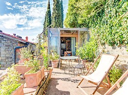 Villa in Cortona With Pool
