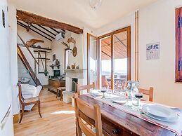 Villa in Cortona With Pool