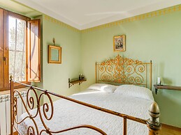 Villa in Cortona With Pool