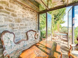 Villa in Cortona With Pool
