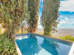 Villa in Cortona With Pool