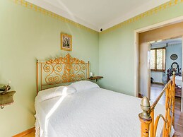 Villa in Cortona With Pool