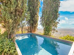 Villa in Cortona With Pool