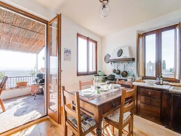 Villa in Cortona With Pool