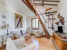 Villa in Cortona With Pool