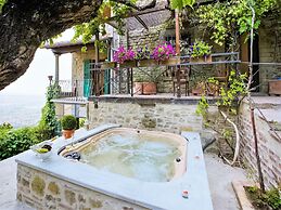 Stone House Villa With Spa in Cortona