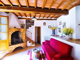 Belvilla by OYO Charming Holiday Home With Pool