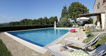Villa in Gaiole in Chianti With Private Pool