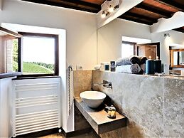 Villa in Gaiole in Chianti With Private Pool