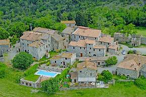 Apartment in the Village With air Conditioning