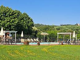 Apartment With Shared Rooftop Pool