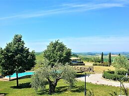 Apartment With Shared Rooftop Pool